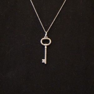 💎Tiffany & Co Key pendent - chain included!💎